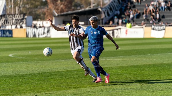 What Are the Top 5 Tools for Maintaining a Self-Sustaining Home Garden?